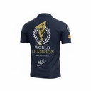 CAMISETA F1 SPORT VERSTAPPEN COLOR AZUL MARINO CON FIRMA Y LOGO DE WORD CHAMPION ATRAS