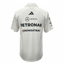 CAMISETA F1 SPORT ADIDAS LOGO MERCEDES COLOR BLANCO RAYAS NEGRAS EN HOMBROS MANGA CORTA