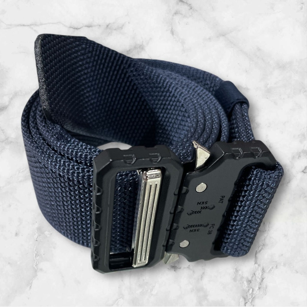 FAJAS CON HEBILLA DE METAL CON PINES PLATEADOS A LOS LADOS